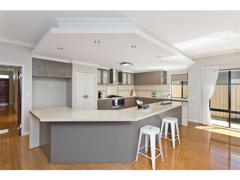 7 Cotswold Parade, Aubin Grove WA 6164