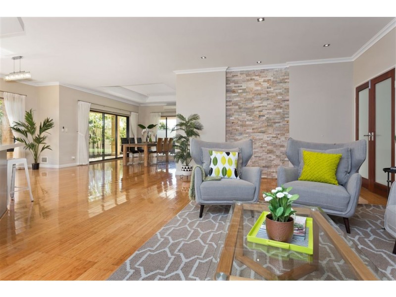 7 Cotswold Parade, Aubin Grove WA 6164
