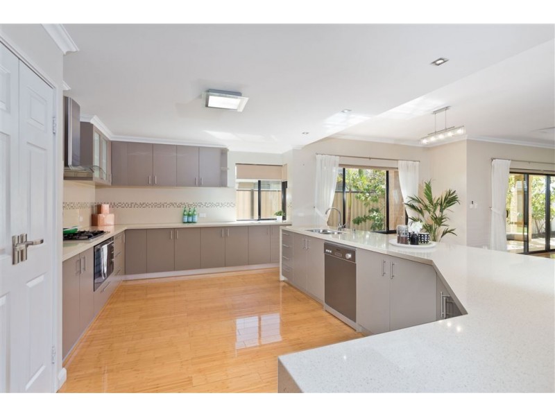 7 Cotswold Parade, Aubin Grove WA 6164
