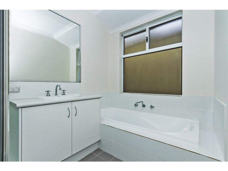 18 Astounding Way, Aubin Grove WA 6164