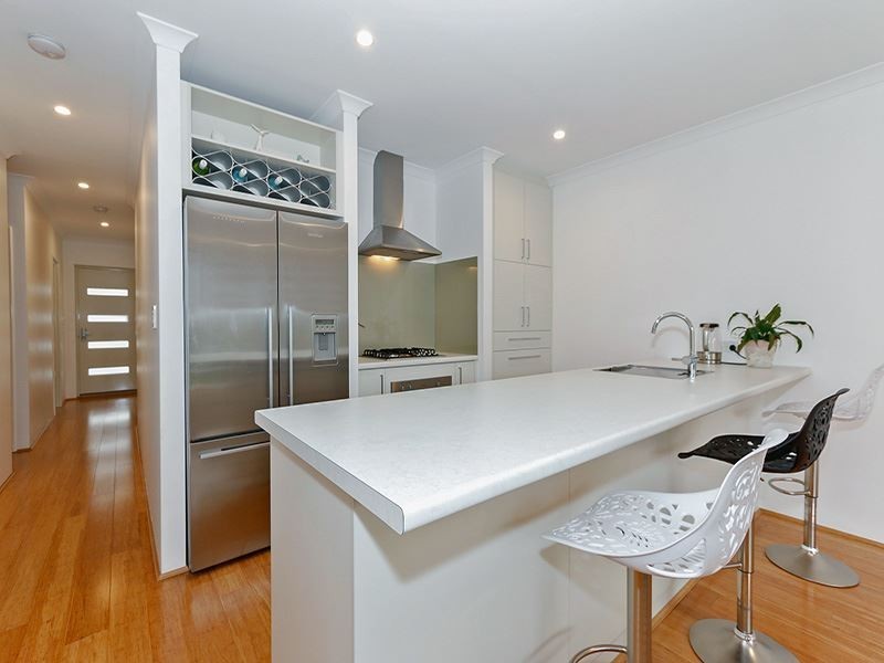 6 Towarri Way, Wandi WA 6167