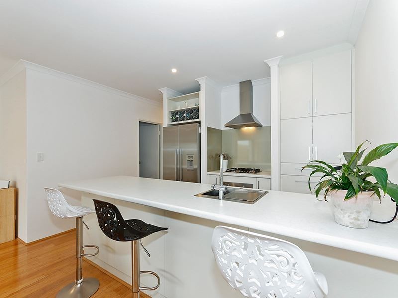 6 Towarri Way, Wandi WA 6167