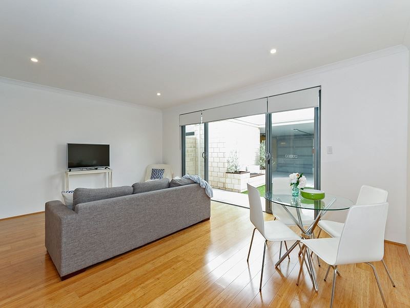 6 Towarri Way, Wandi WA 6167