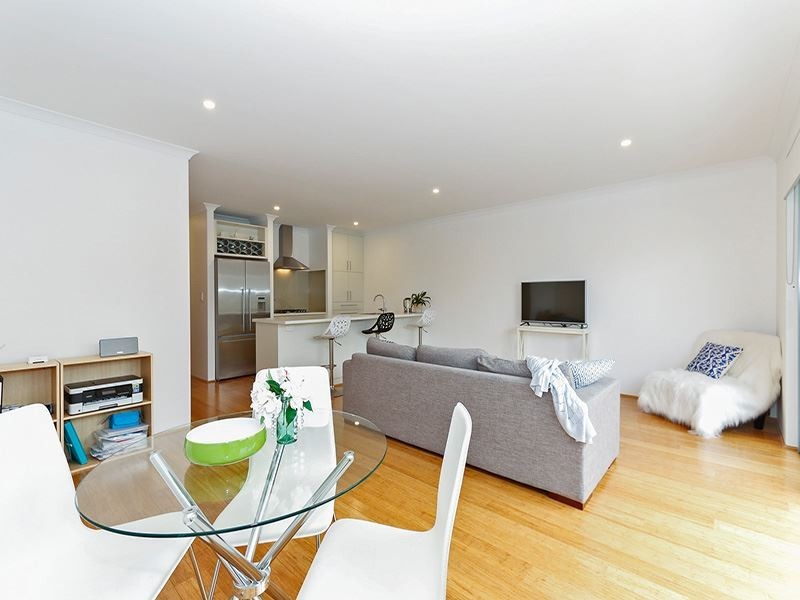 6 Towarri Way, Wandi WA 6167