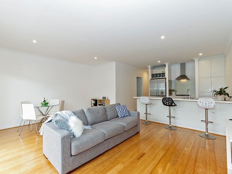 6 Towarri Way, Wandi WA 6167