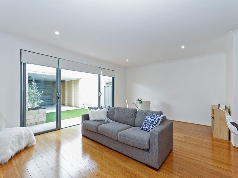 6 Towarri Way, Wandi WA 6167