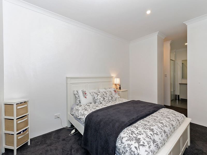 6 Towarri Way, Wandi WA 6167