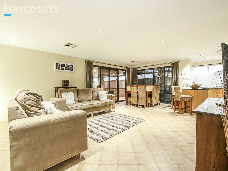 67 Harmony Avenue, Atwell WA 6164