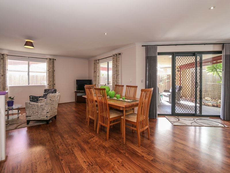 22 Plumwood Avenue, Hammond Park WA 6164