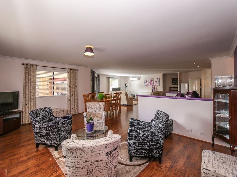 22 Plumwood Avenue, Hammond Park WA 6164