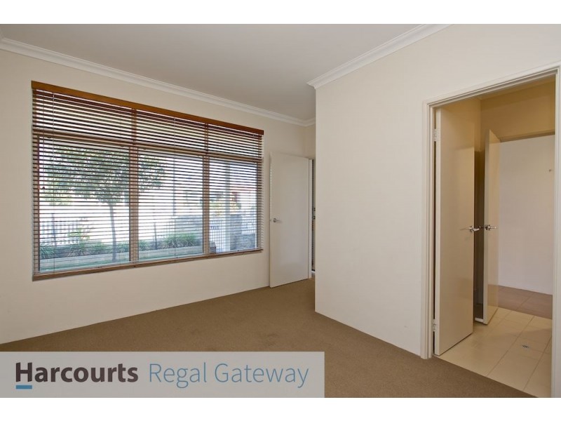 4 Angelica Way, Atwell WA 6164