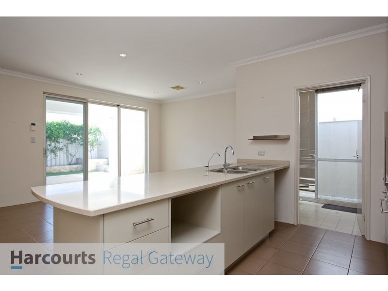 4 Angelica Way, Atwell WA 6164