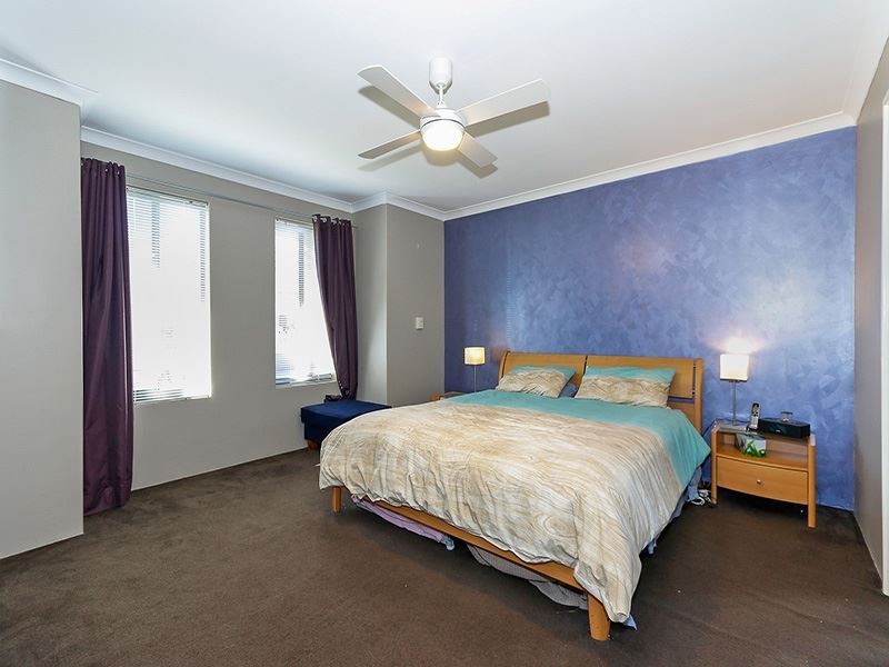 25 chivalry way, Atwell WA 6164