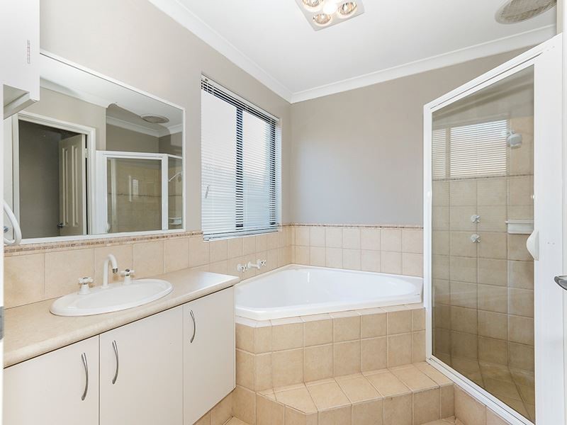 25 chivalry way, Atwell WA 6164