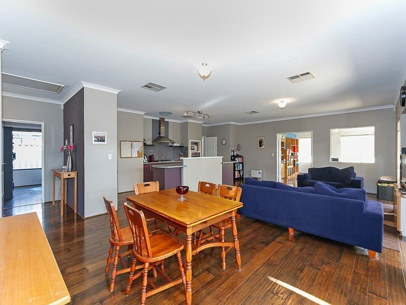 25 chivalry way, Atwell WA 6164