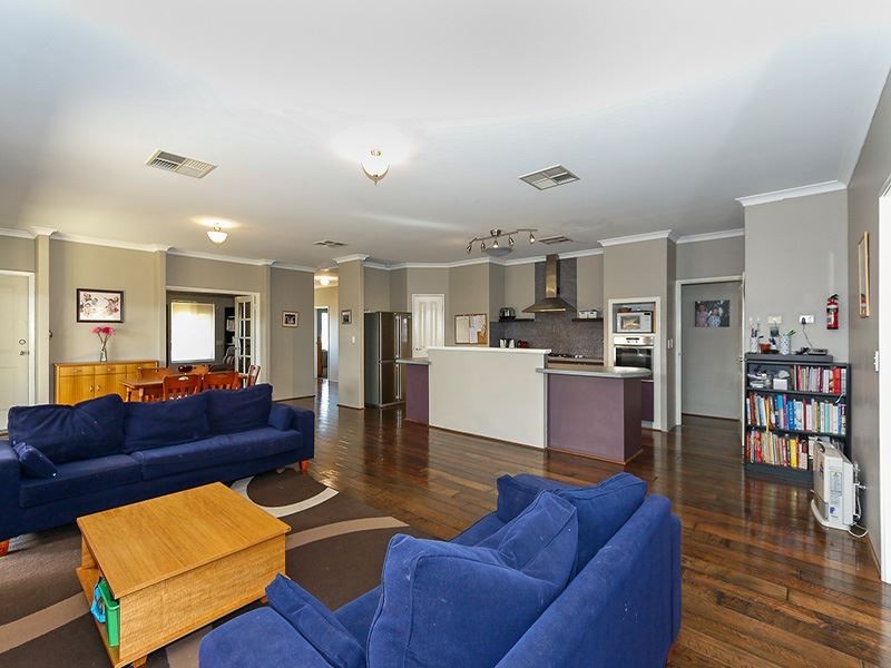 25 chivalry way, Atwell WA 6164