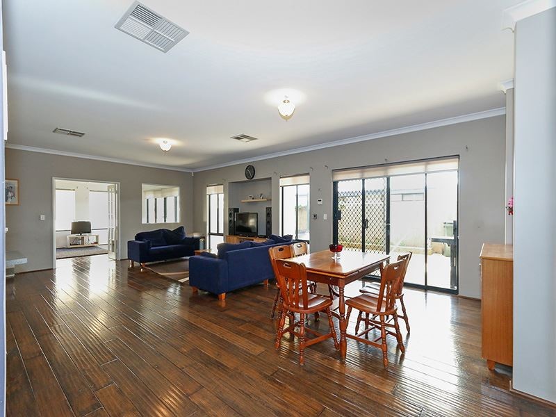 25 chivalry way, Atwell WA 6164