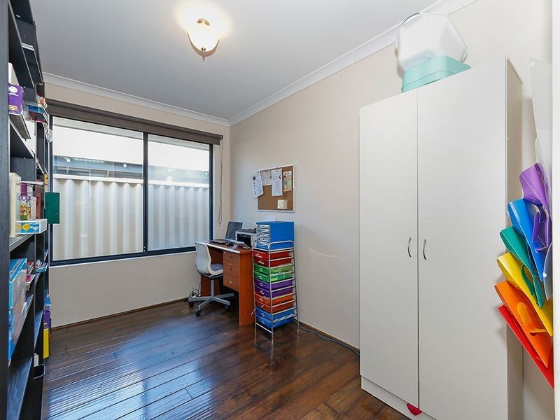 25 chivalry way, Atwell WA 6164