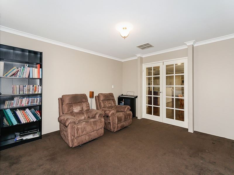 25 chivalry way, Atwell WA 6164