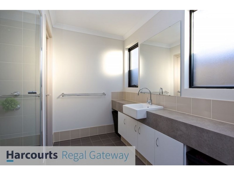 8 Pennine Way, Wellard WA 6170