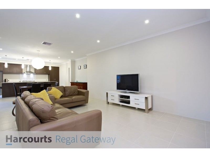 8 Pennine Way, Wellard WA 6170