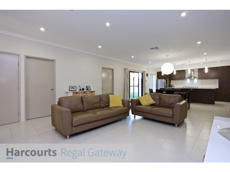 8 Pennine Way, Wellard WA 6170