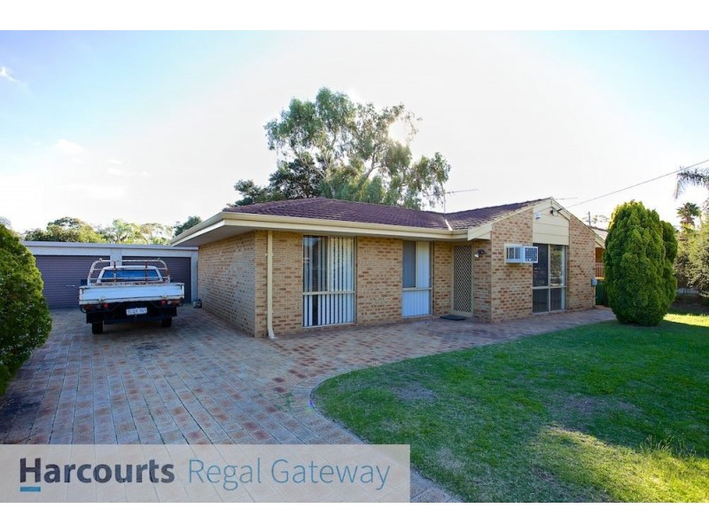 17 South Lake Drive, South Lake WA 6164