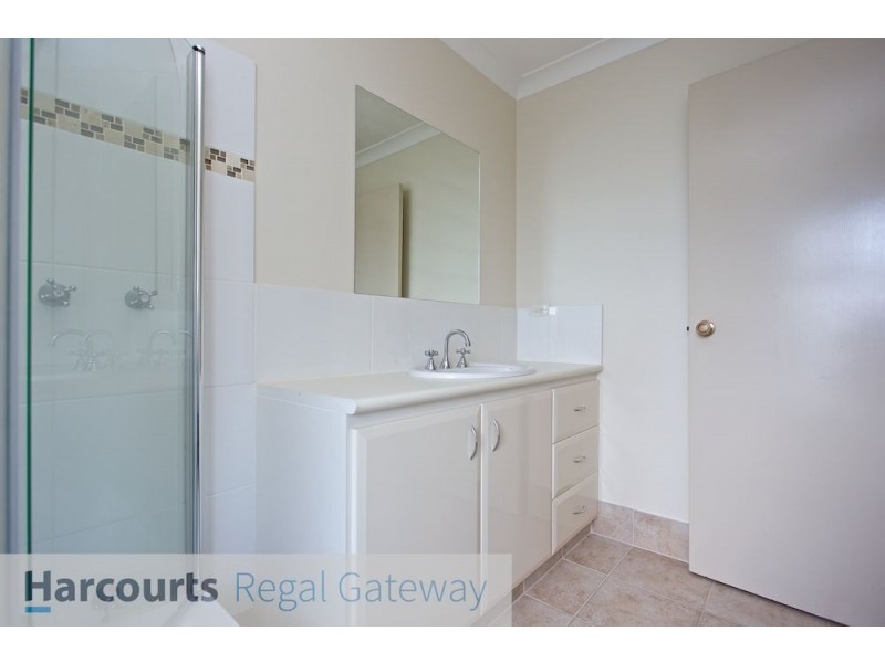 17 South Lake Drive, South Lake WA 6164