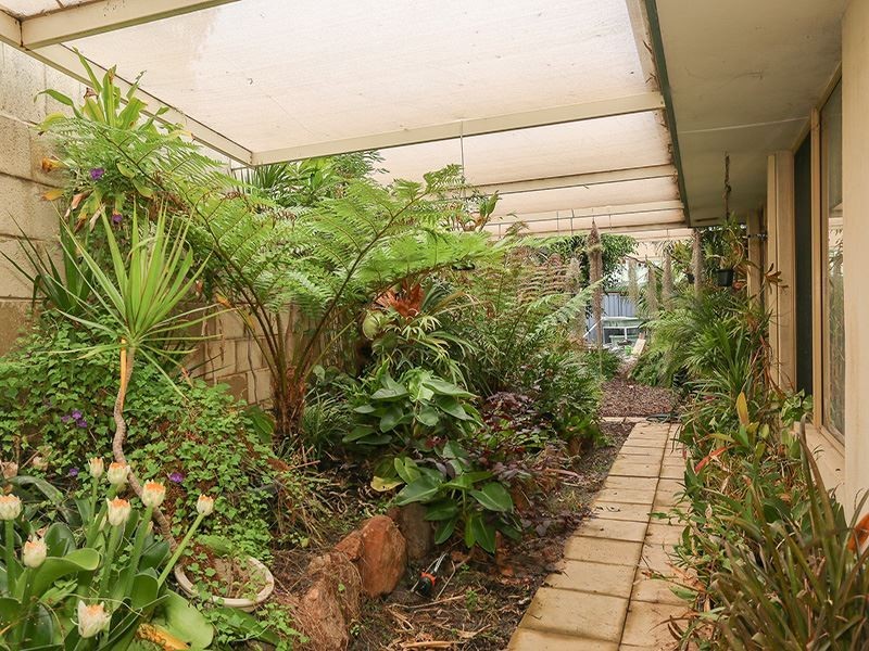 12 Marie Court, Atwell WA 6164