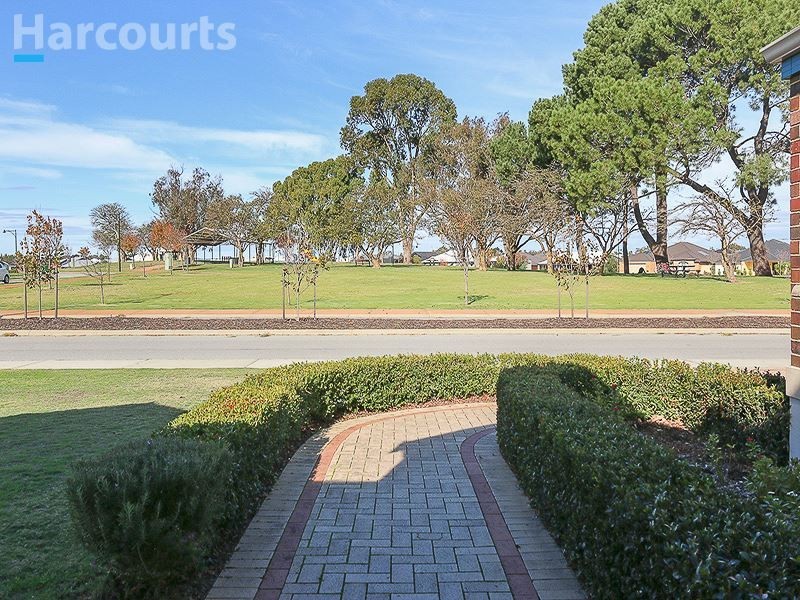 10 Harvest Lakes Boulevard, Atwell WA 6164