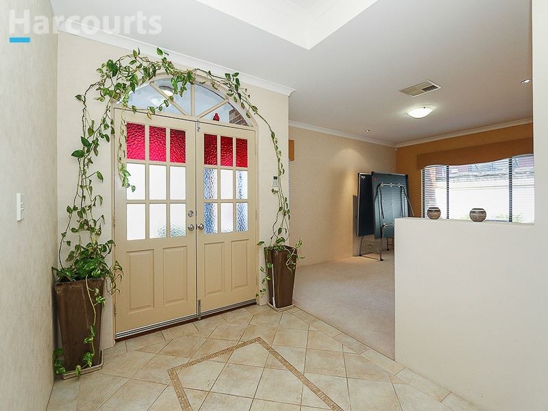 10 Harvest Lakes Boulevard, Atwell WA 6164