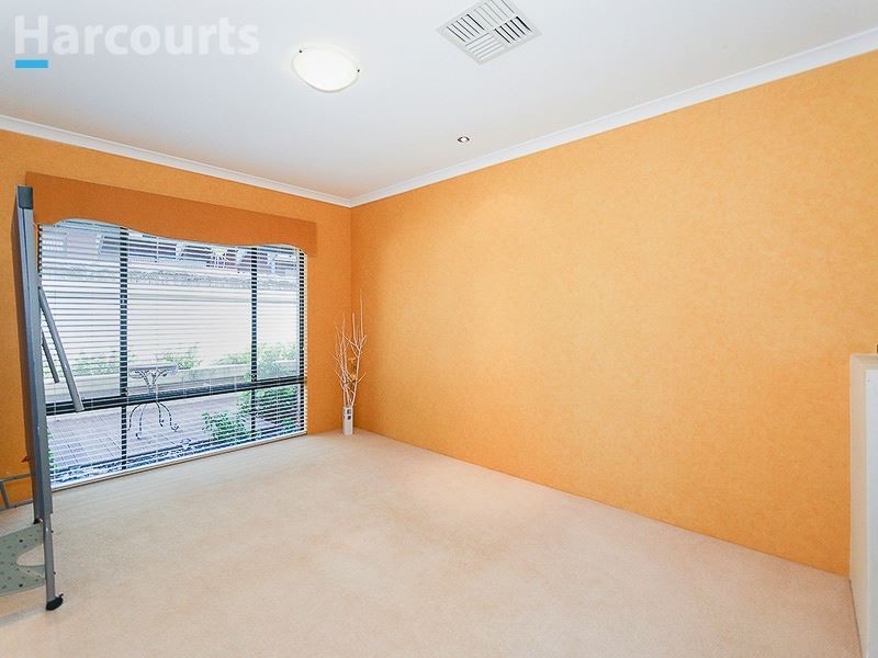 10 Harvest Lakes Boulevard, Atwell WA 6164