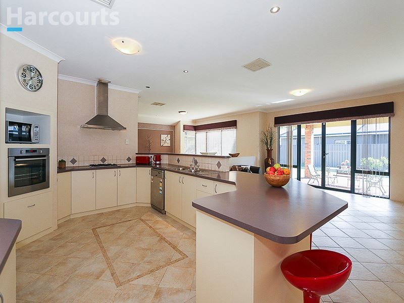 10 Harvest Lakes Boulevard, Atwell WA 6164