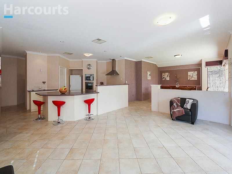 10 Harvest Lakes Boulevard, Atwell WA 6164