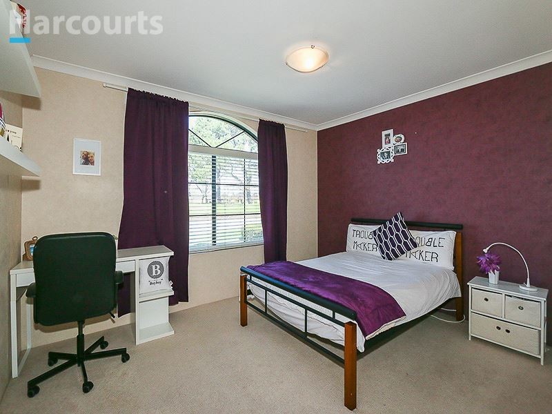 10 Harvest Lakes Boulevard, Atwell WA 6164