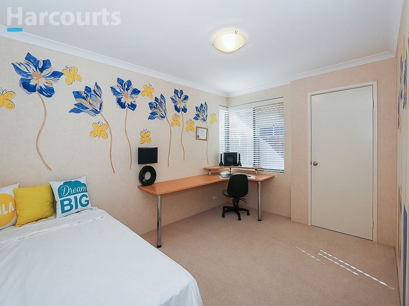 10 Harvest Lakes Boulevard, Atwell WA 6164