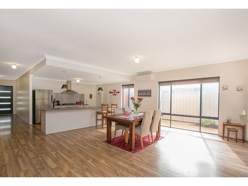 7 Inverson Boulevard, Hammond Park WA 6164