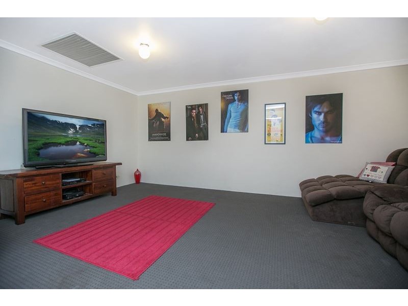 7 Inverson Boulevard, Hammond Park WA 6164