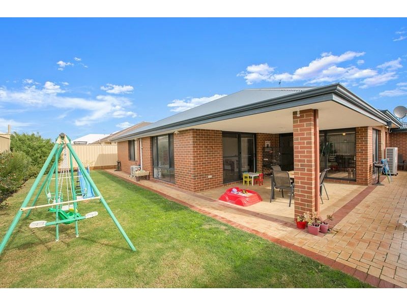 7 Inverson Boulevard, Hammond Park WA 6164