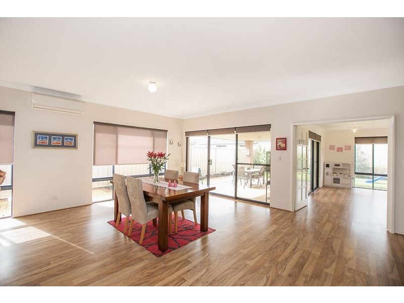 7 Inverson Boulevard, Hammond Park WA 6164