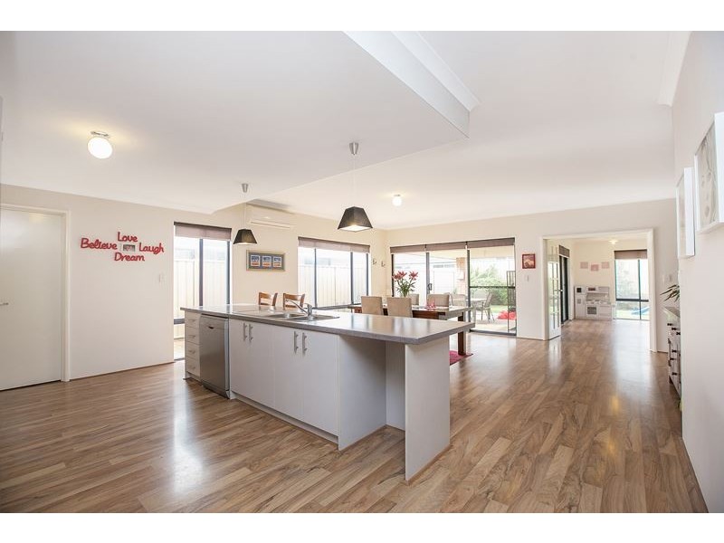 7 Inverson Boulevard, Hammond Park WA 6164