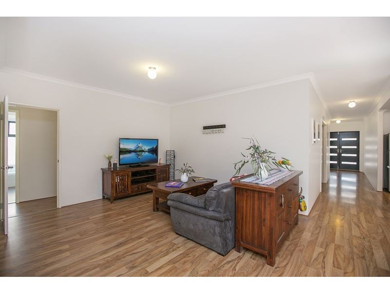 7 Inverson Boulevard, Hammond Park WA 6164