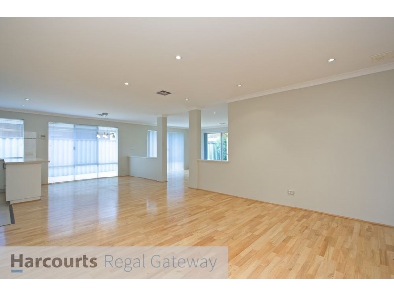 14 Blue Mountain Cct, Aubin Grove WA 6164