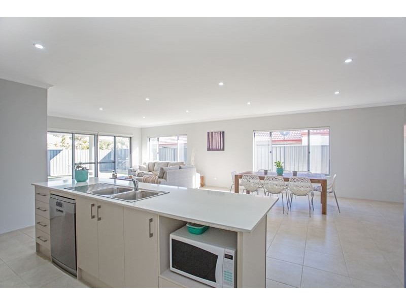 13 Poso Place, Atwell WA 6164