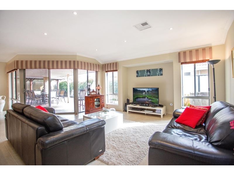 3 Kesiya Turn, Aubin Grove WA 6164