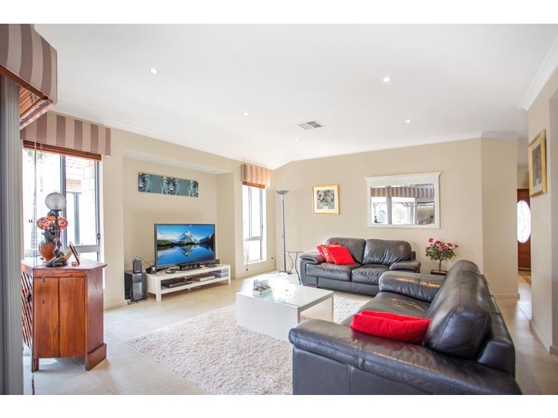 3 Kesiya Turn, Aubin Grove WA 6164