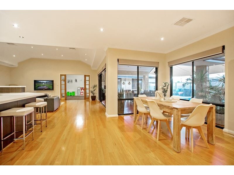 9 Araluen Bend, Aubin Grove WA 6164