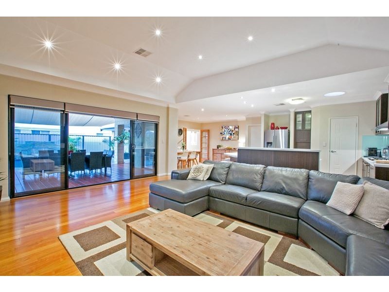 9 Araluen Bend, Aubin Grove WA 6164