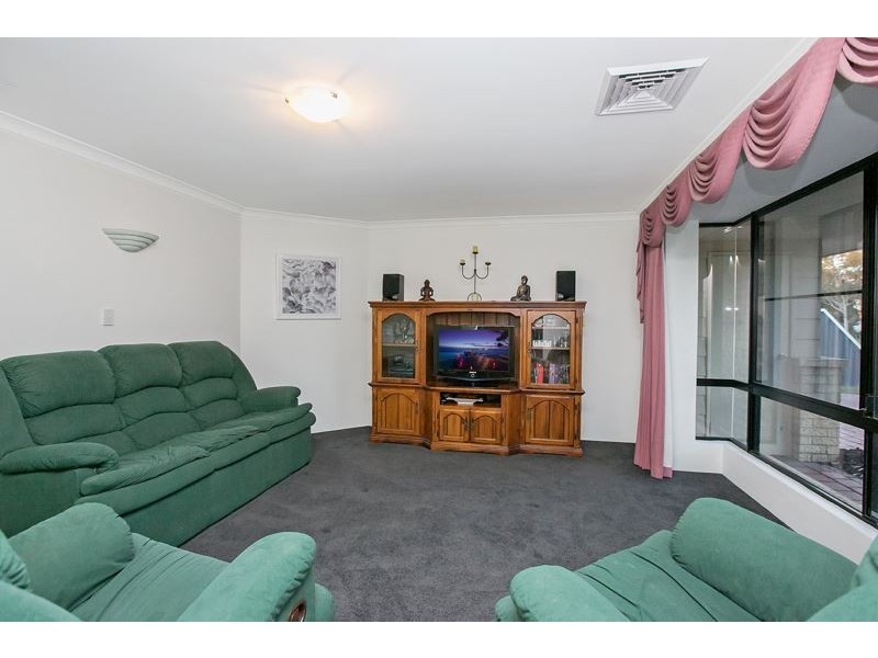 12 Paradise Grove, Atwell WA 6164