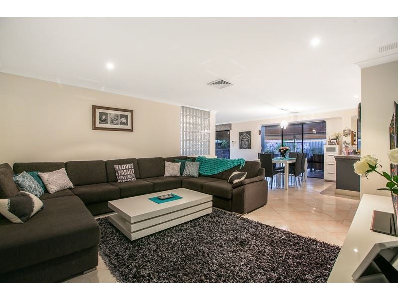 12 Paradise Grove, Atwell WA 6164